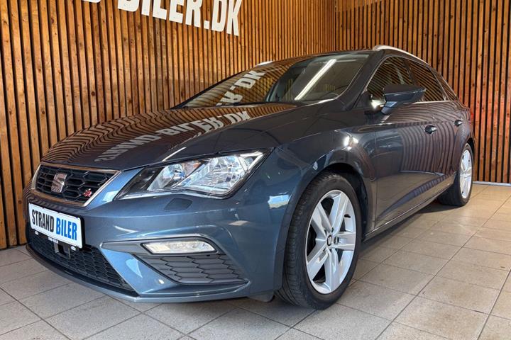 Grå Seat Leon fra 2020 set udefra
