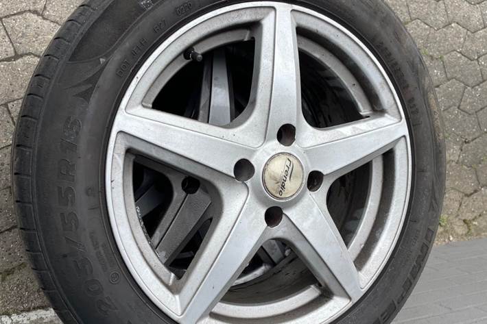 Grå Peugeot 308 fra 2010