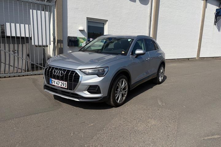 Grå Audi Q3 fra 2020 set udefra