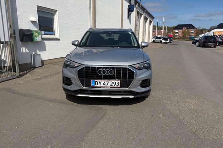 Grå Audi Q3 fra 2020