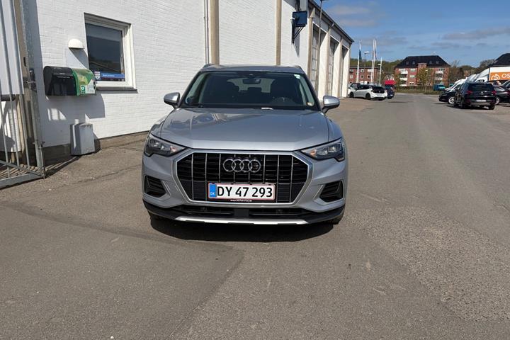 Grå Audi Q3 fra 2020