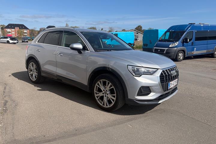Grå Audi Q3 fra 2020