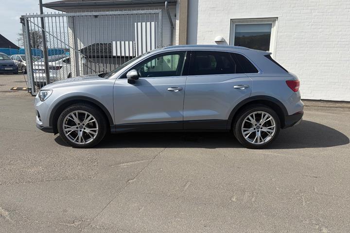 Grå Audi Q3 fra 2020
