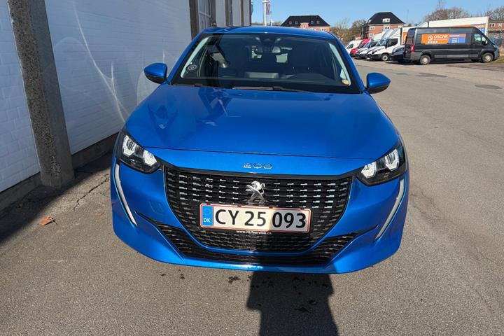 Blå Peugeot 208 fra 2021