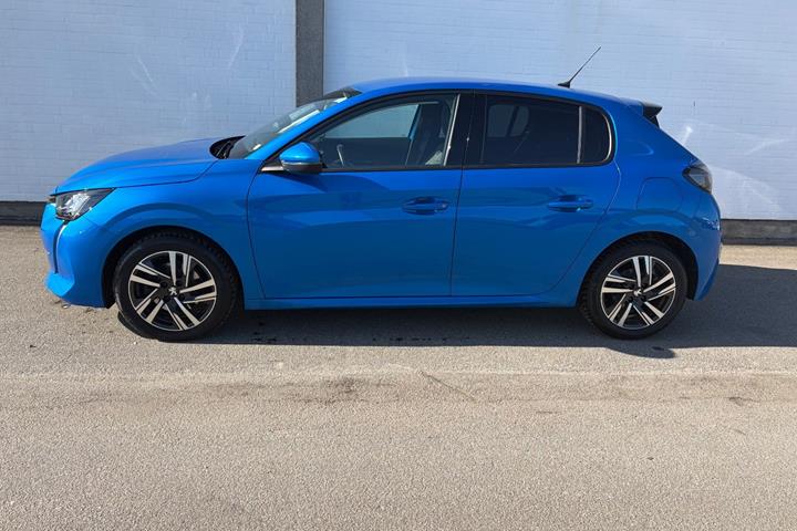 Blå Peugeot 208 fra 2021