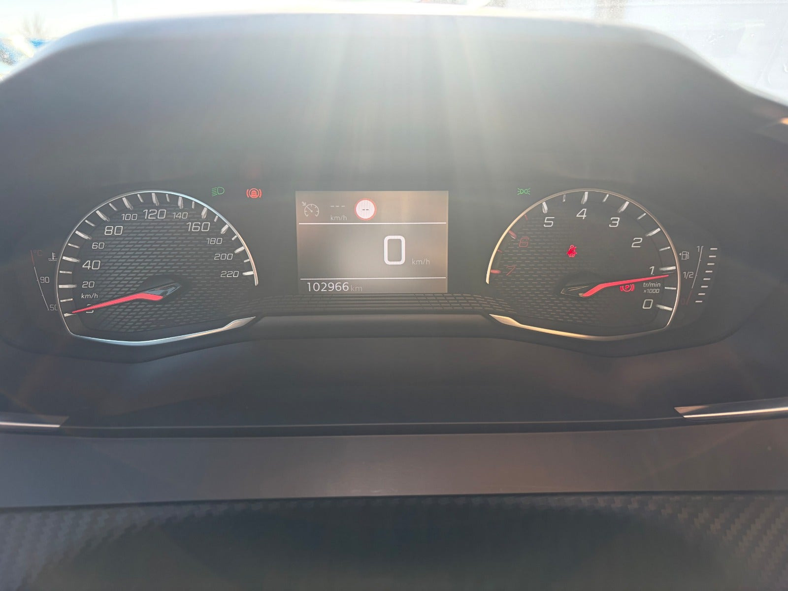Blå Peugeot 208 fra 2021