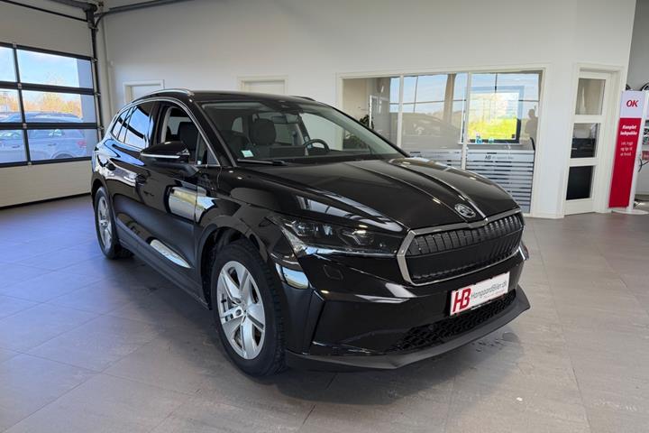 Sort Skoda Enyaq fra 2024 set udefra