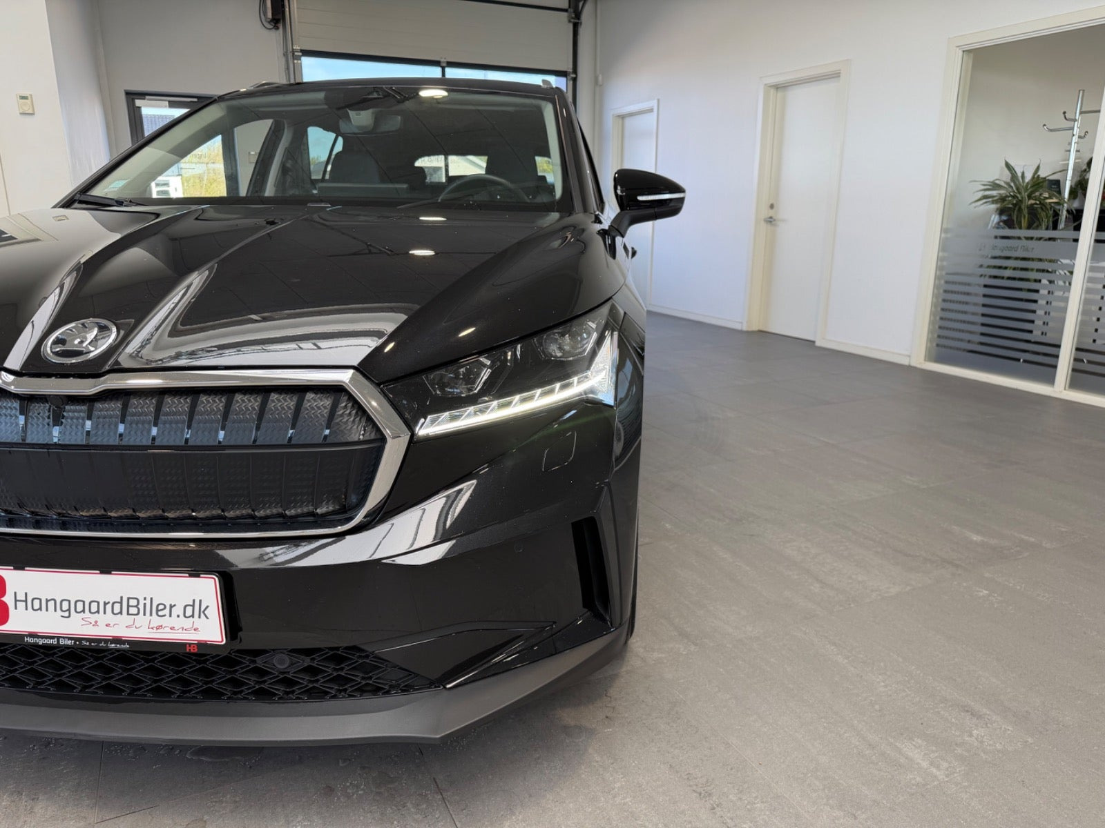 Sort Skoda Enyaq fra 2024