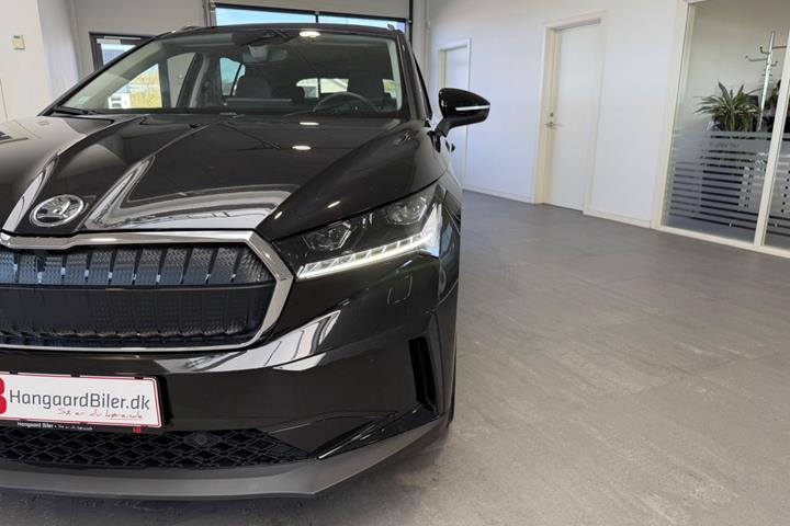 Sort Skoda Enyaq fra 2024