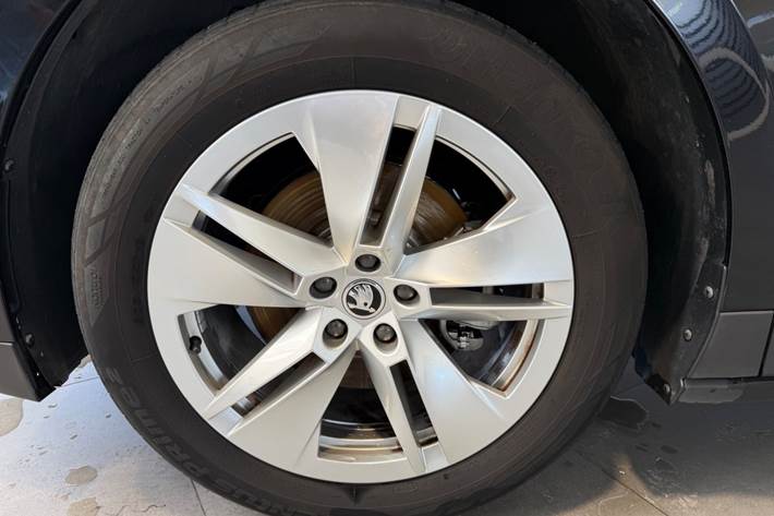 Sort Skoda Enyaq fra 2024