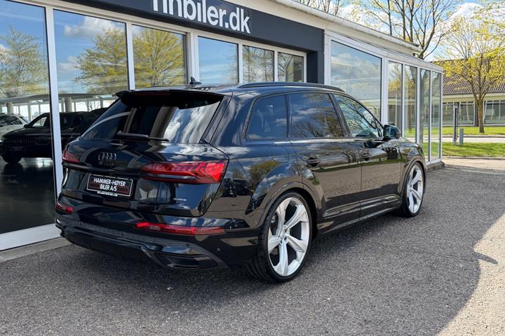 Gul Audi Q7 fra 2020