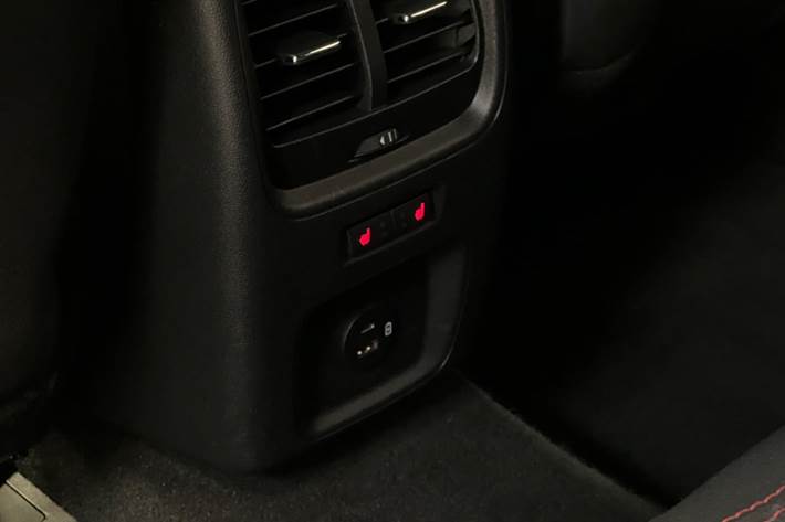 Rød Ford Kuga fra 2021