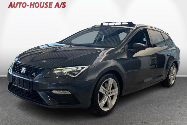 Grå Seat Leon fra 2019 set udefra
