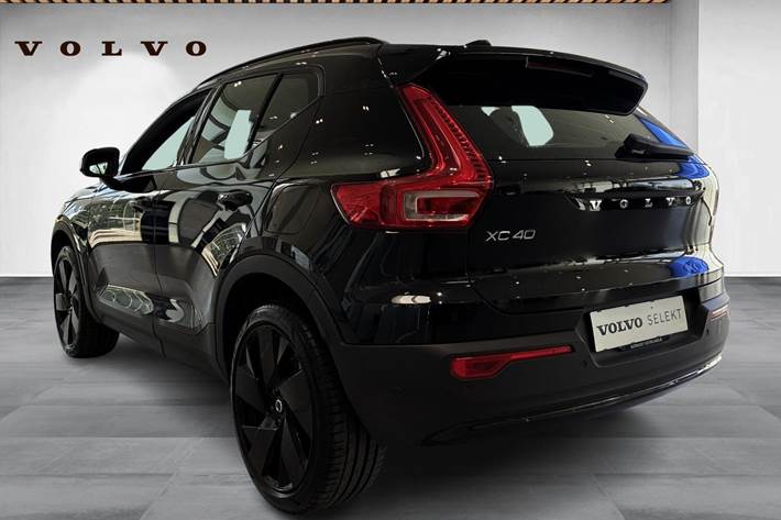 Sort Volvo XC40 fra 2023