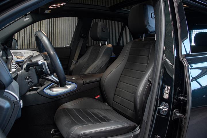 Grøn Mercedes GLE350 de fra 2025