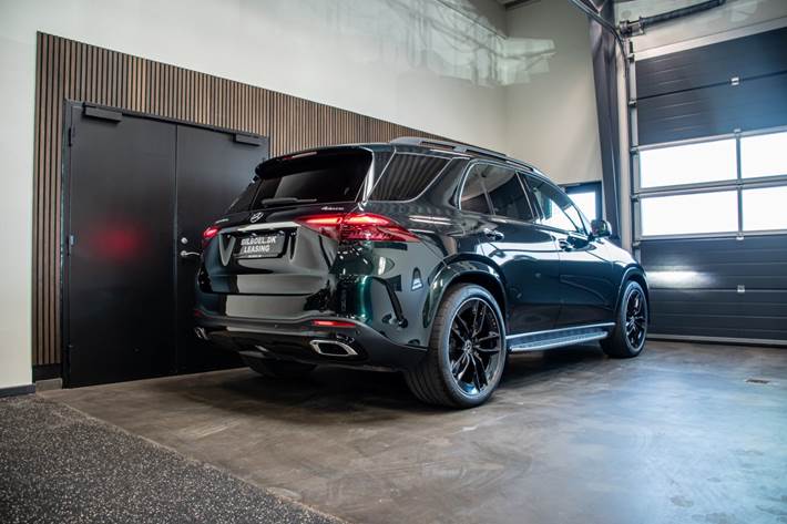 Grøn Mercedes GLE350 de fra 2025