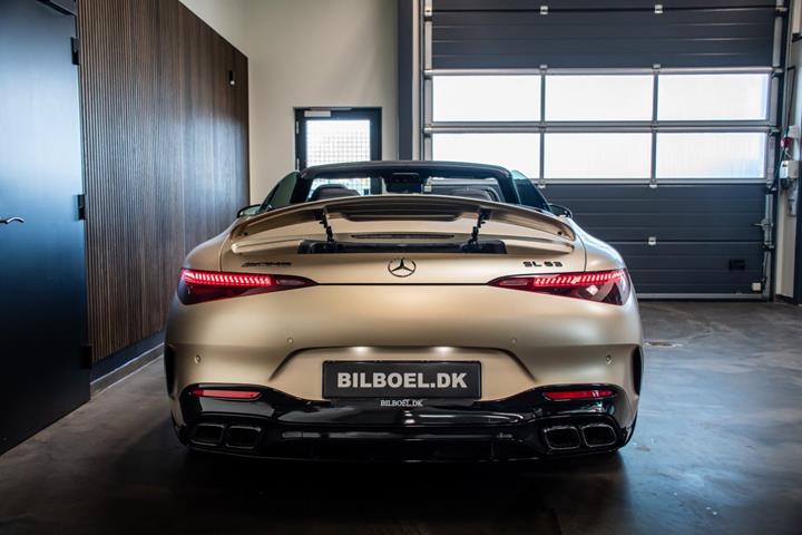 Gul Mercedes SL63 fra 2025