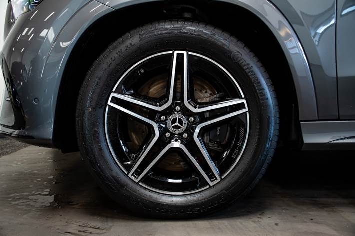 Grå Mercedes GLE350 de fra 2024
