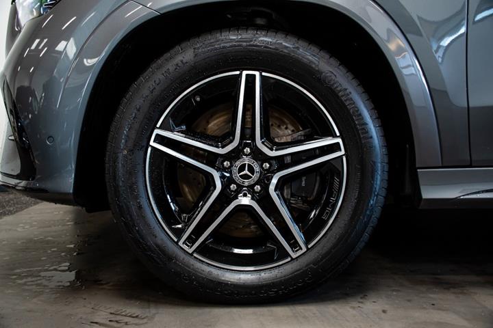 Grå Mercedes GLE350 de fra 2024