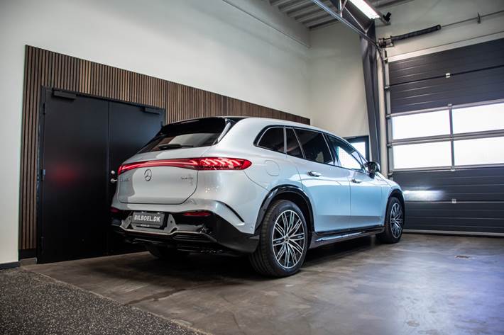 Sølv Mercedes EQS580 SUV fra 2023
