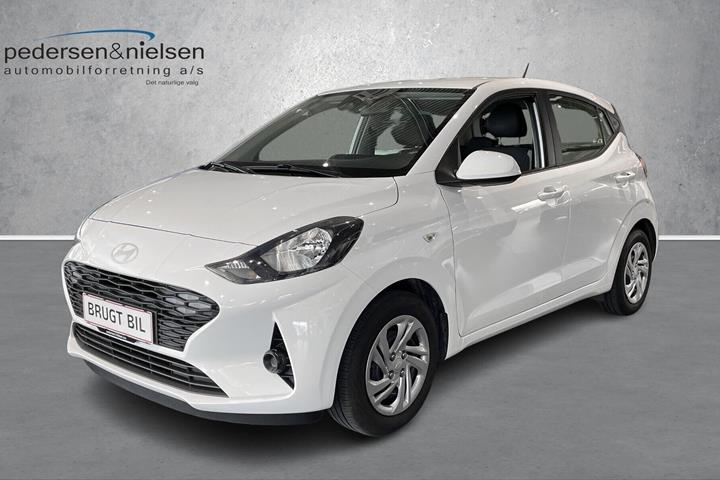 Hvid Hyundai i10 fra 2024 set udefra