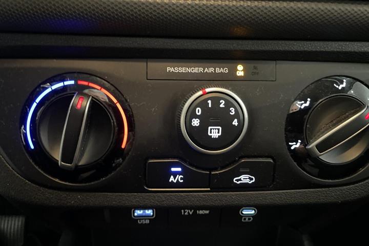 Hvid Hyundai i10 fra 2024