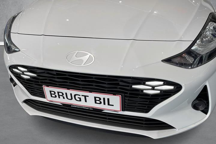 Hvid Hyundai i10 fra 2024