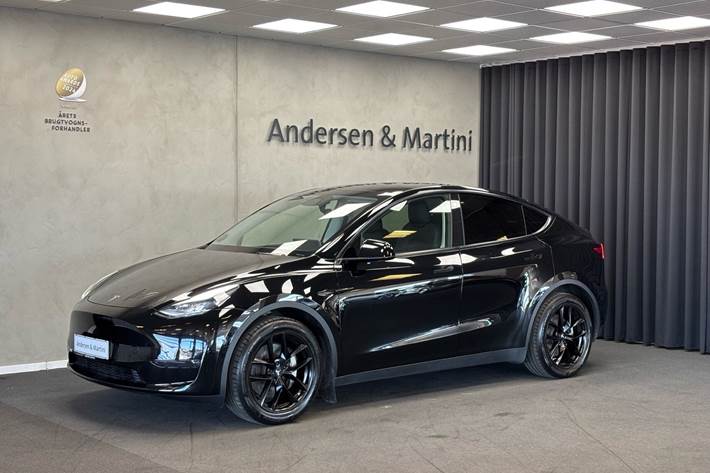 Sort Tesla Model Y fra 2022