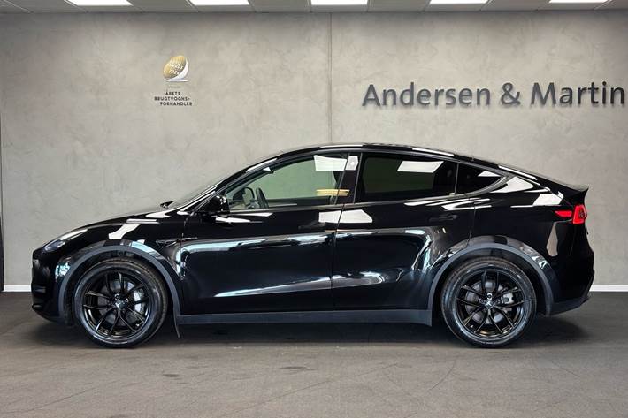 Sort Tesla Model Y fra 2022