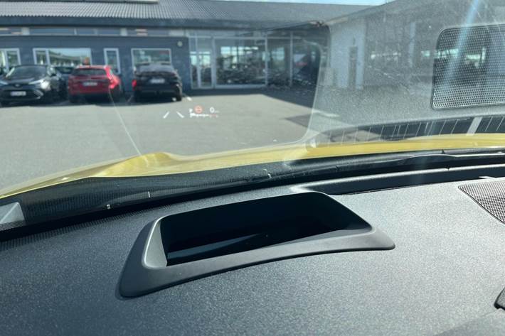 Gul Toyota Yaris Cross fra 2022