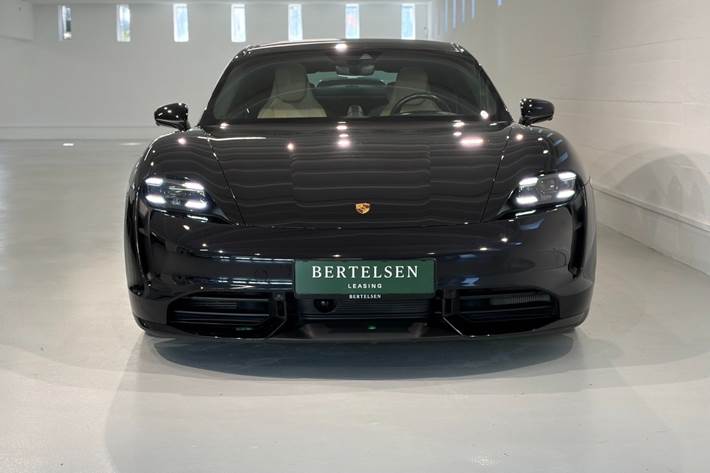Sort Porsche Taycan Turbo fra 2020