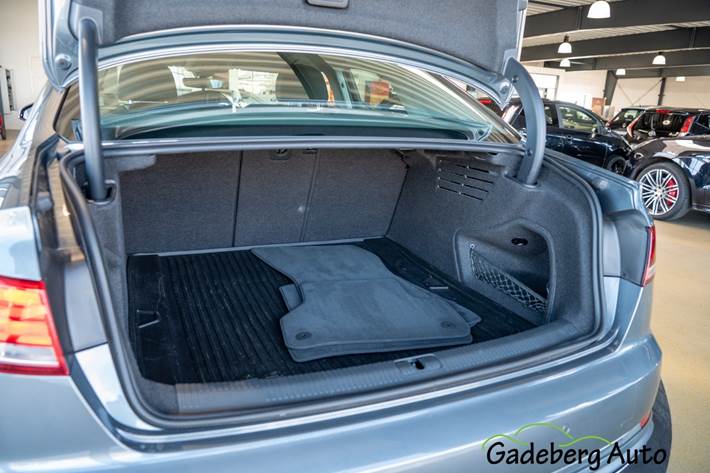 Grå Audi A4 fra 2019