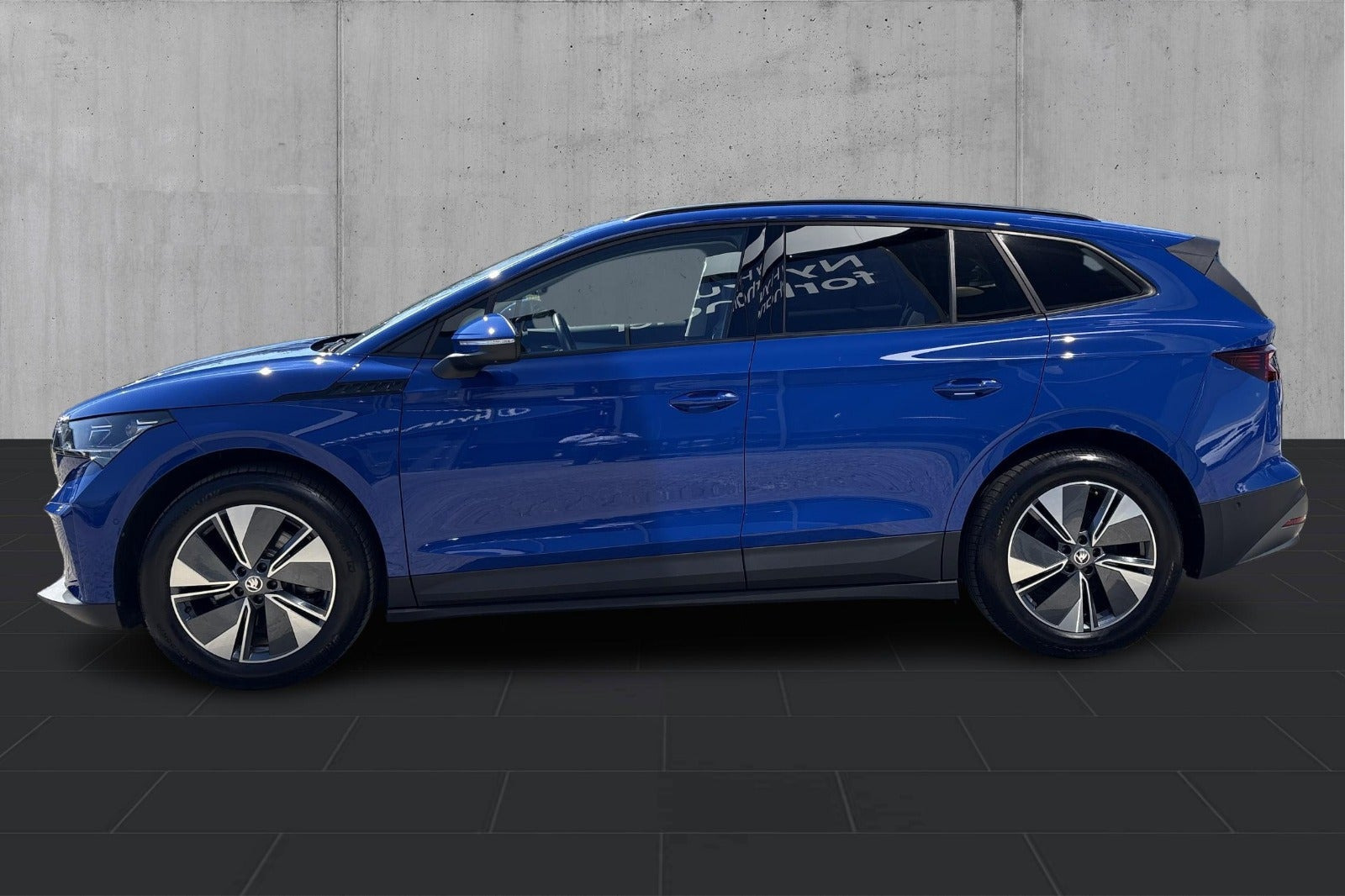 Blå Skoda Enyaq fra 2023