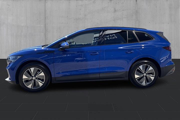 Blå Skoda Enyaq fra 2023