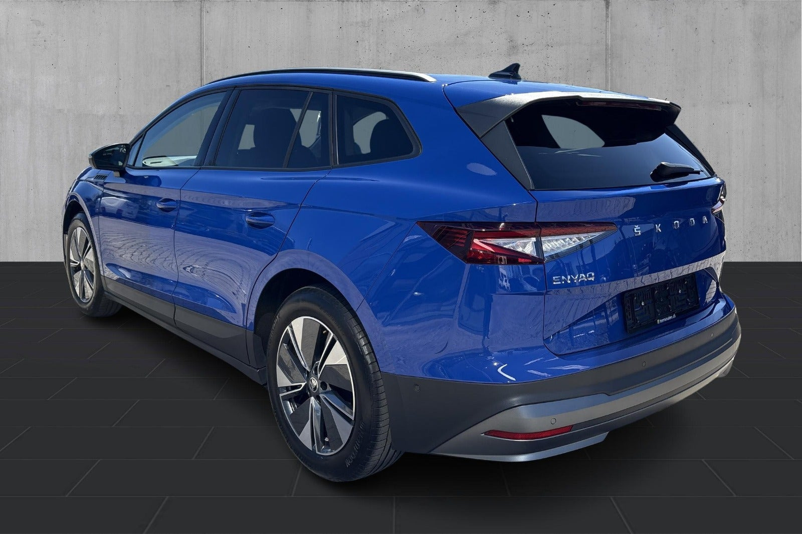 Blå Skoda Enyaq fra 2023