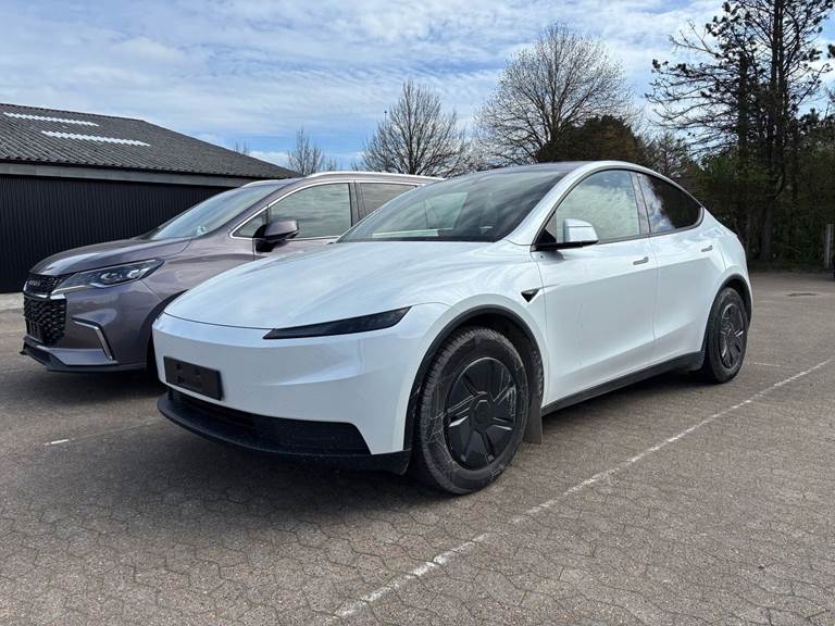 Tesla Model Y RWD