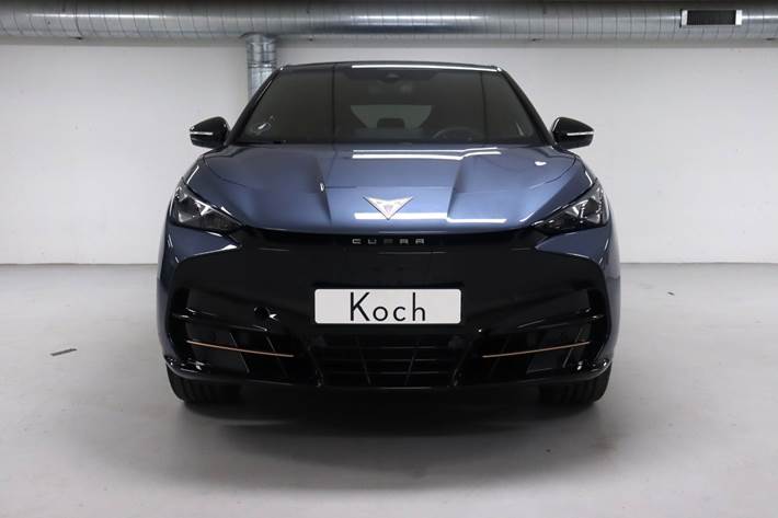 Blå Cupra Tavascan fra 2024