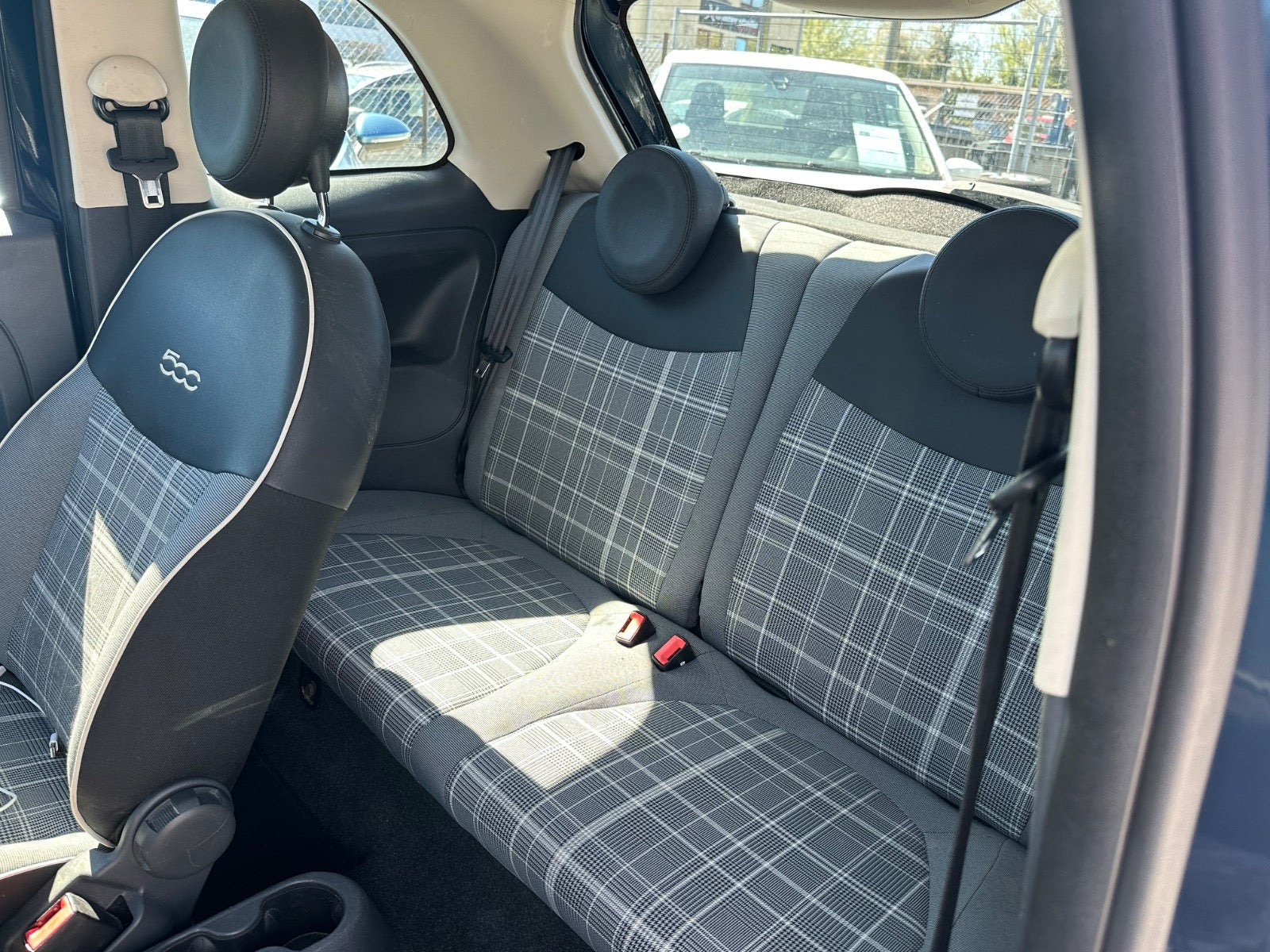 Blå Fiat 500 fra 2016