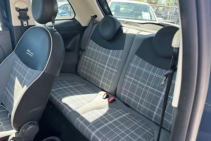 Blå Fiat 500 fra 2016