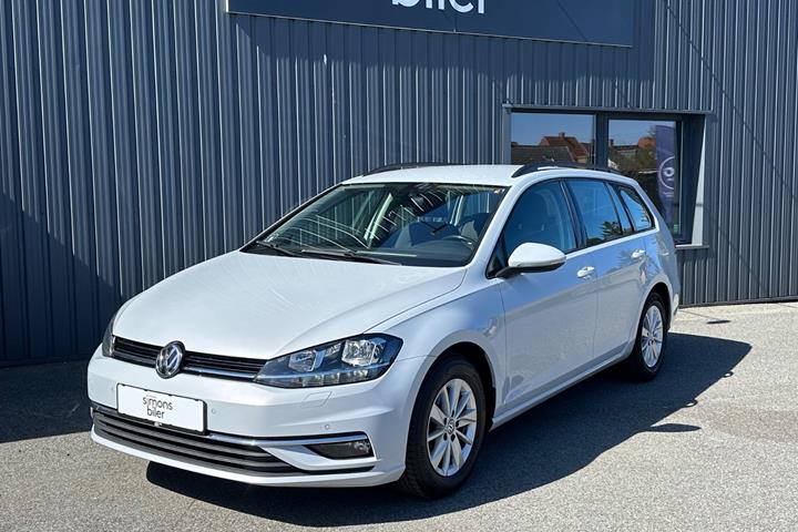 Hvid VW Golf VII fra 2017 set udefra