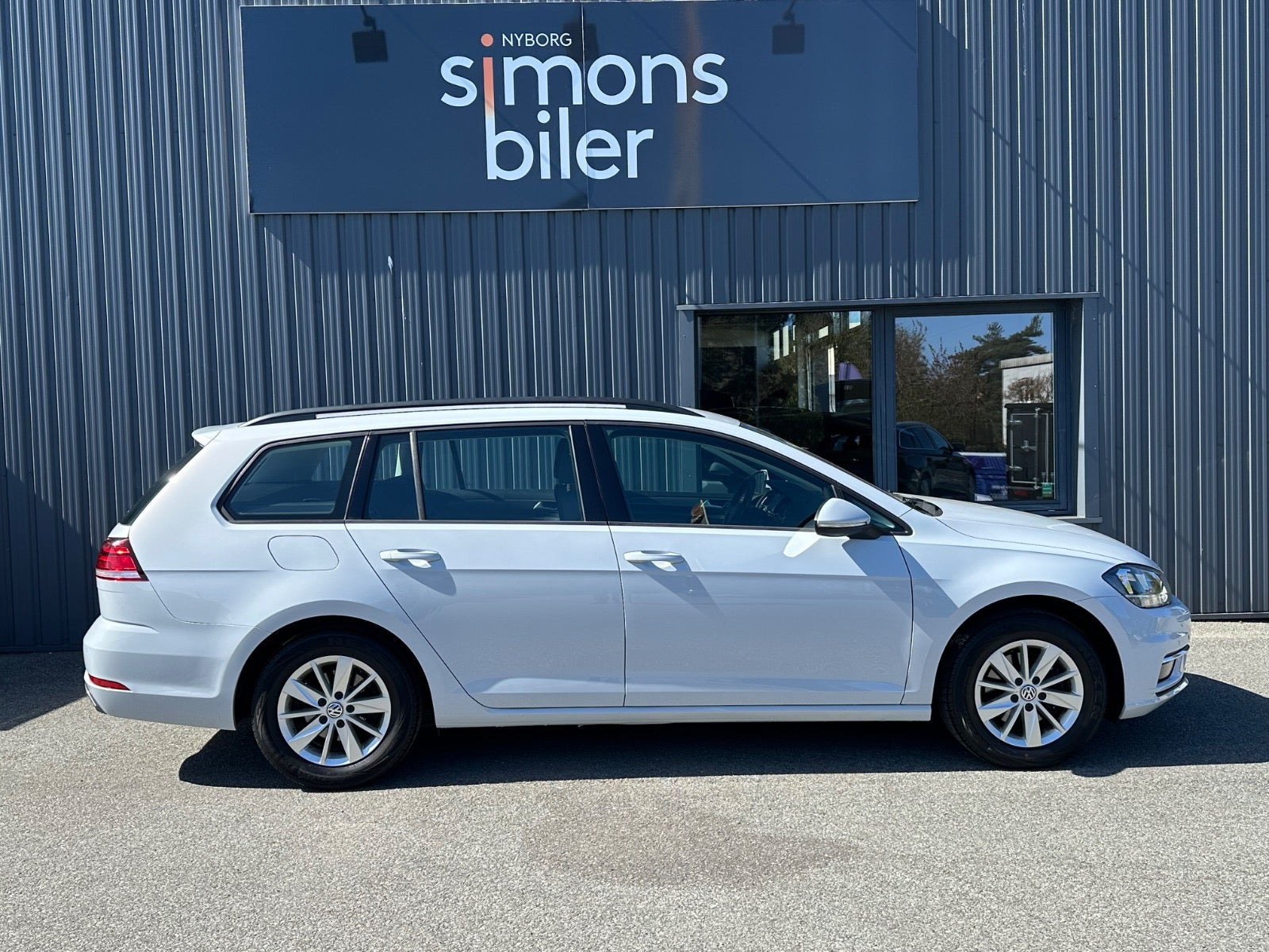 Hvid VW Golf VII fra 2017