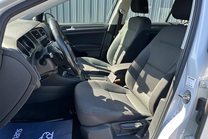 Hvid VW Golf VII fra 2017