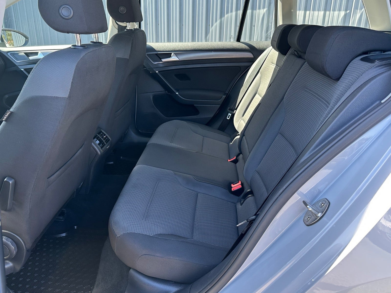Hvid VW Golf VII fra 2017