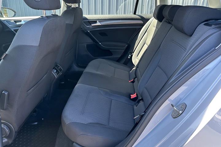 Hvid VW Golf VII fra 2017