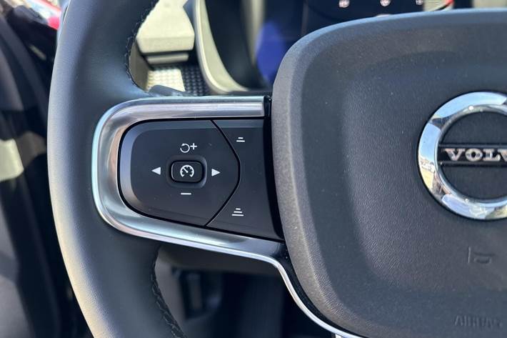 Sort Volvo EX40 fra 2026