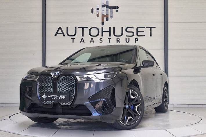 Grå BMW iX fra 2023