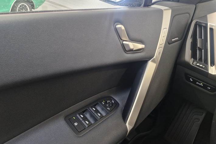 Grå BMW iX fra 2023