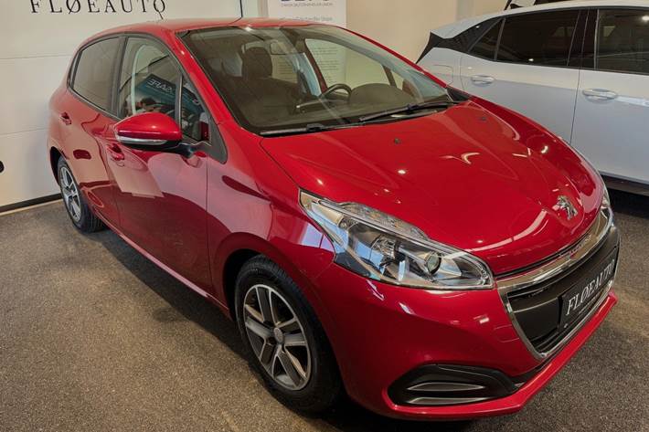 Grå Peugeot 208 fra 2018