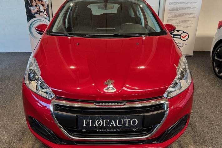 Grå Peugeot 208 fra 2018