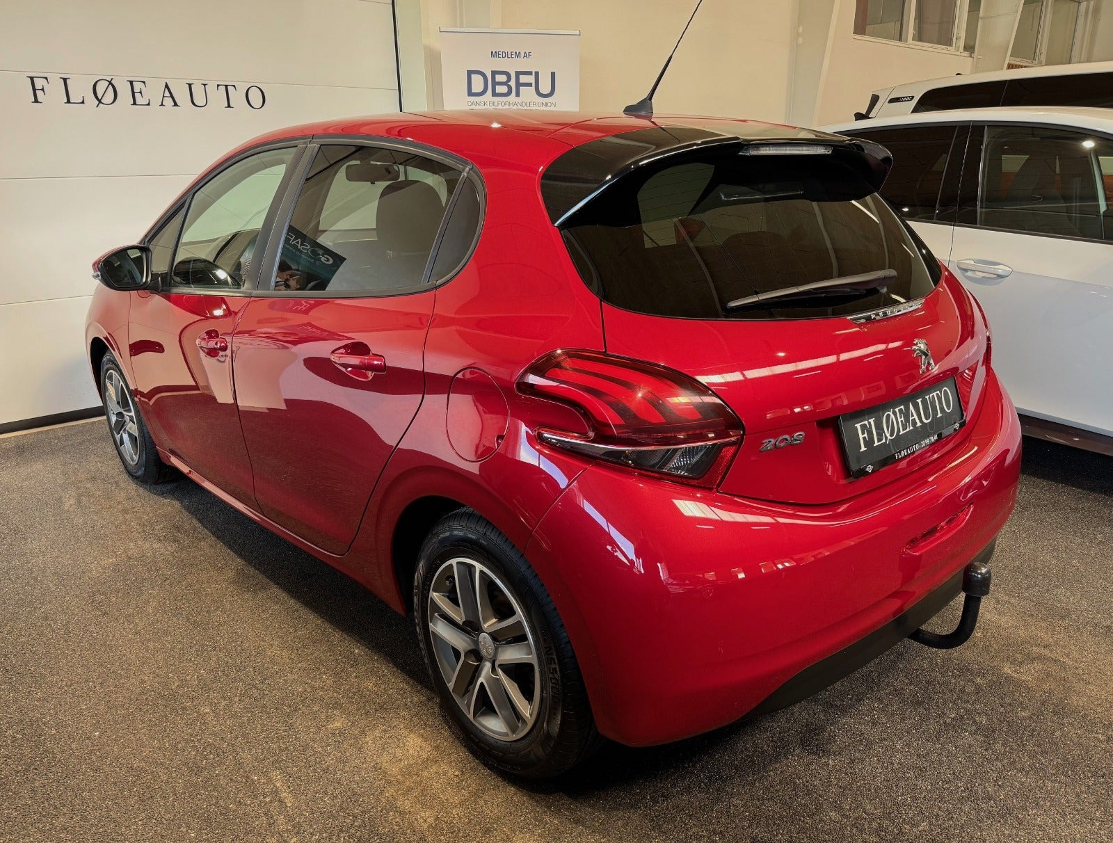 Grå Peugeot 208 fra 2018
